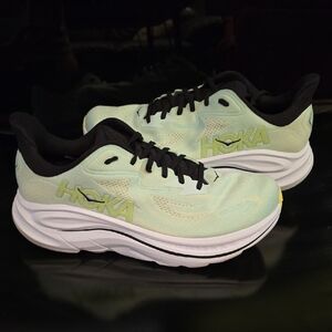 Hoka Clifton 10